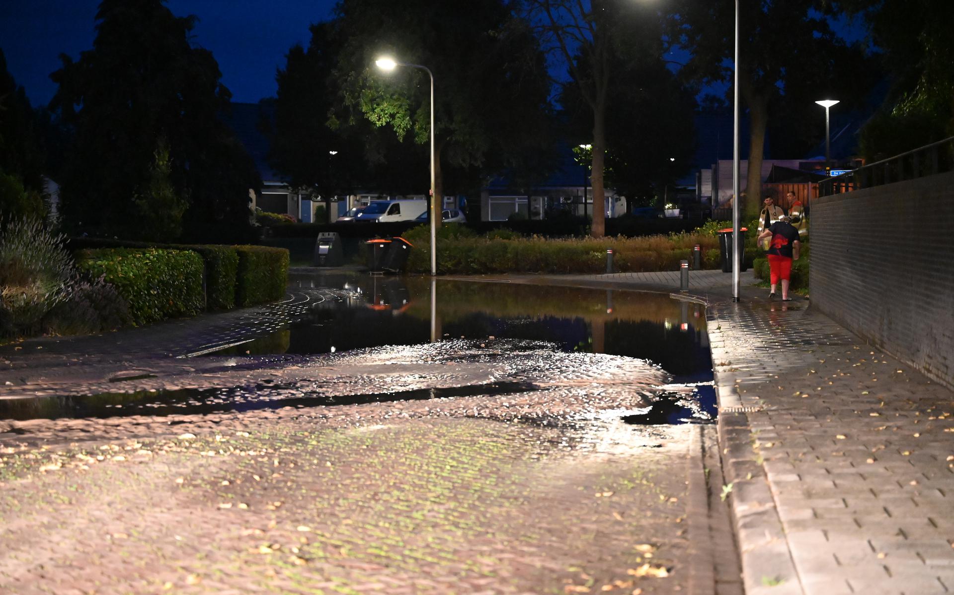 Gesprongen Waterleiding Zet Straat Blank In Biddinghuizen - Flevopost